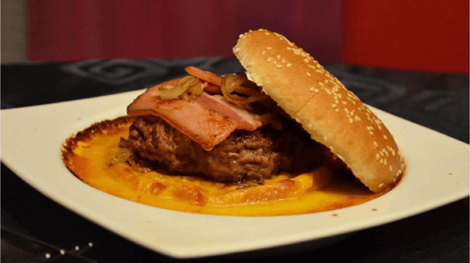 thumbnail for blog article named: Prenez un burger, BEAUCOUP de cheddar et découvrez le Welshburger!